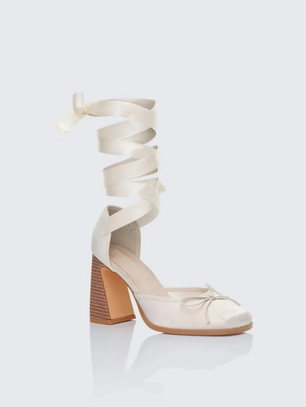 Finesse Salome Ivory Pointe Pump/New/Box damage/Size 6/MSRP $108.00